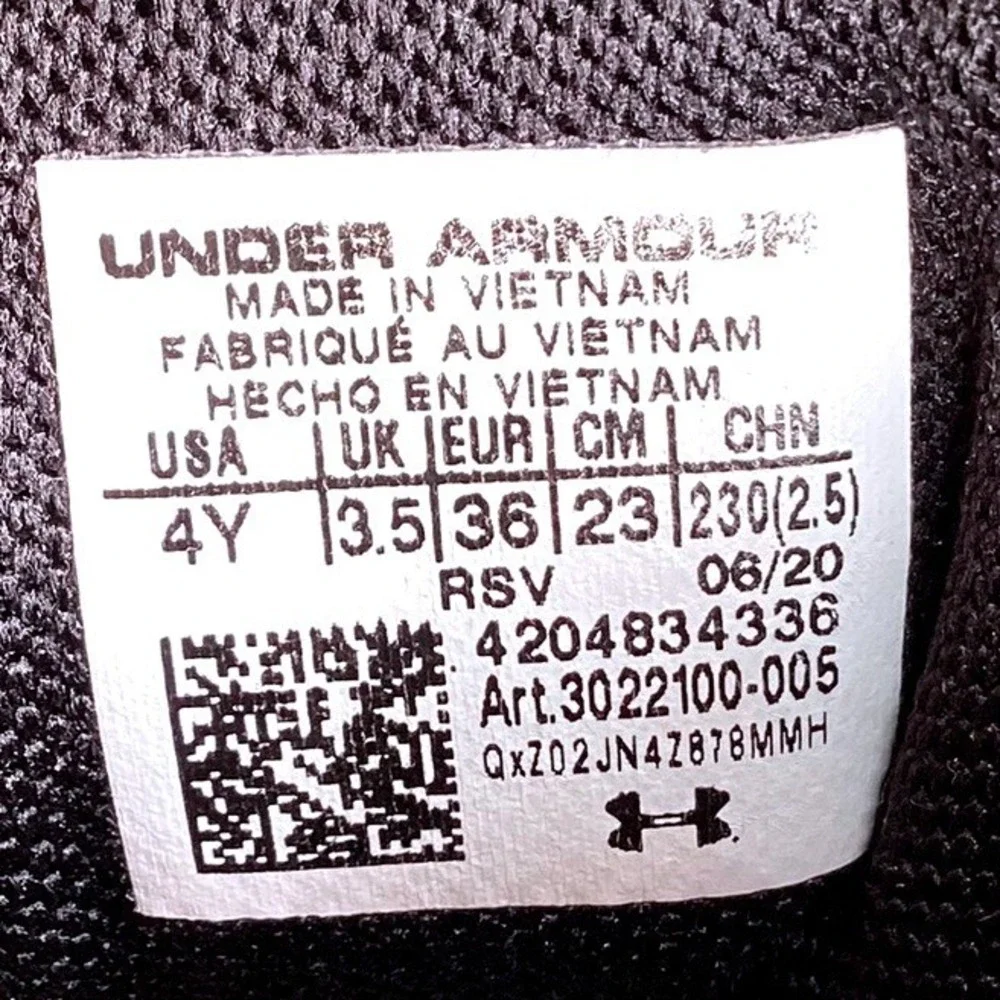 Under Armour Assert 8 Sneaker Kids 4Y Black Good Condition Running Shoes 3022100